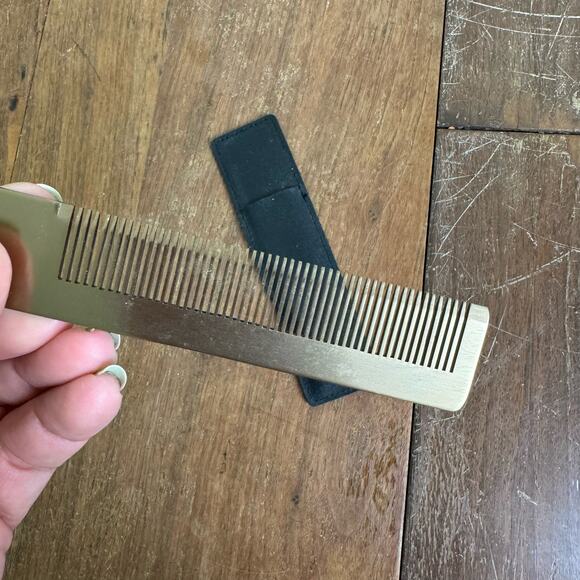 Vintage Polished Brass Pocket Comb with genuine black‎ leather carrying case - Picture 2 of 8